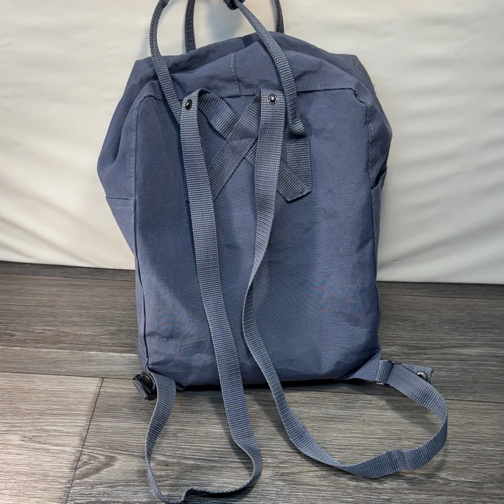FJALL RAVEN Kånken Classic Navy / gray Backpack
